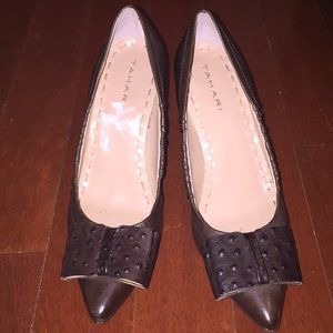 Brown leather Tahari heels